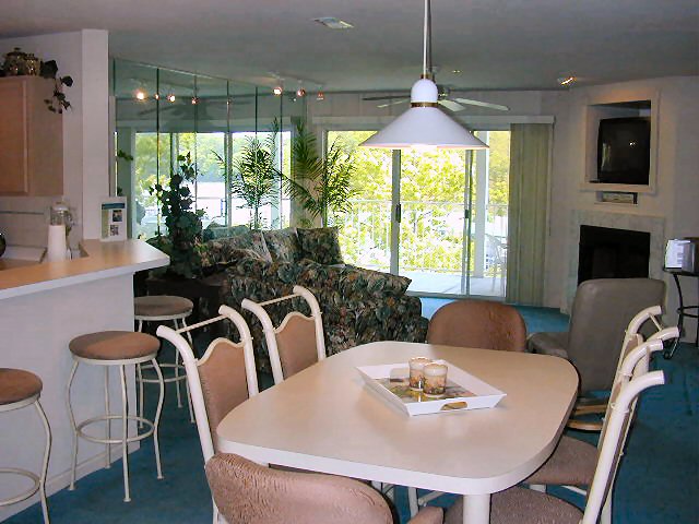 231 Living Room/Dining Room