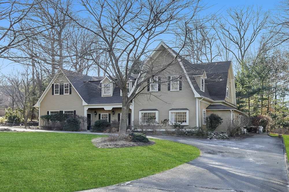 12 W Church Road, Saddle River, NJ, 07458 United States